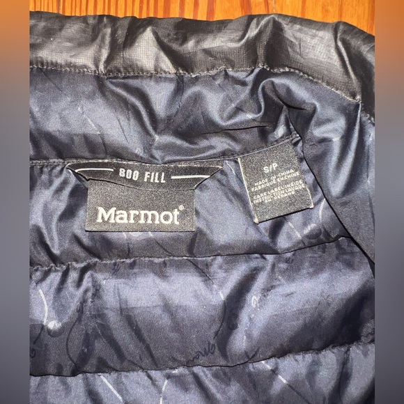 Black down Marmot packable jacket - great for layering or light weather ❄️ ⛷️ - Picture 2 of 8